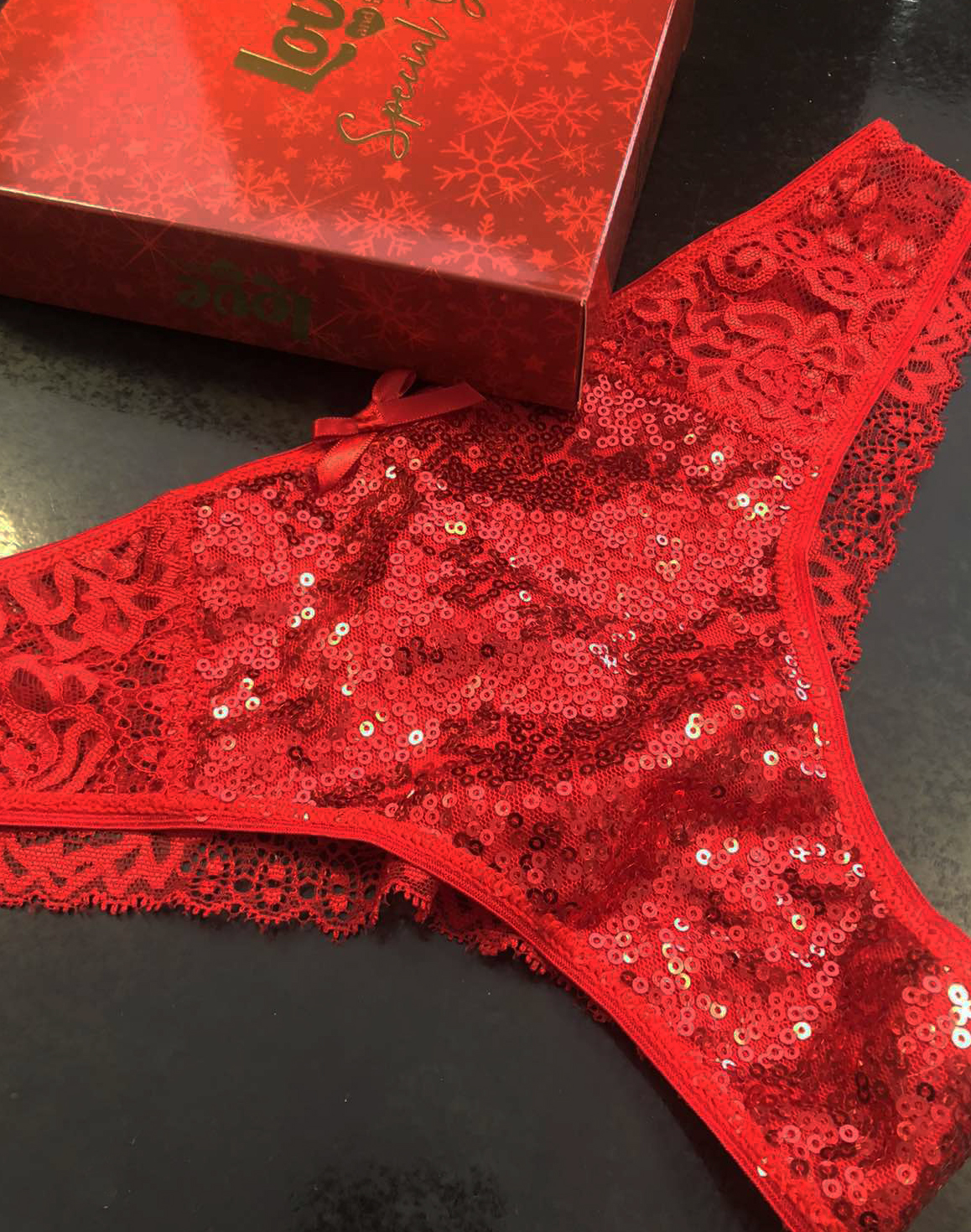 Червена бразилиана с пайети Love and Bra 31828