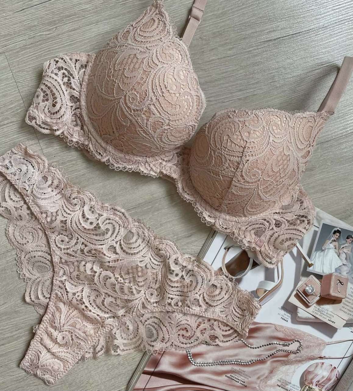 Луксозен сутиен Lormar Plunge серия Frizzante
