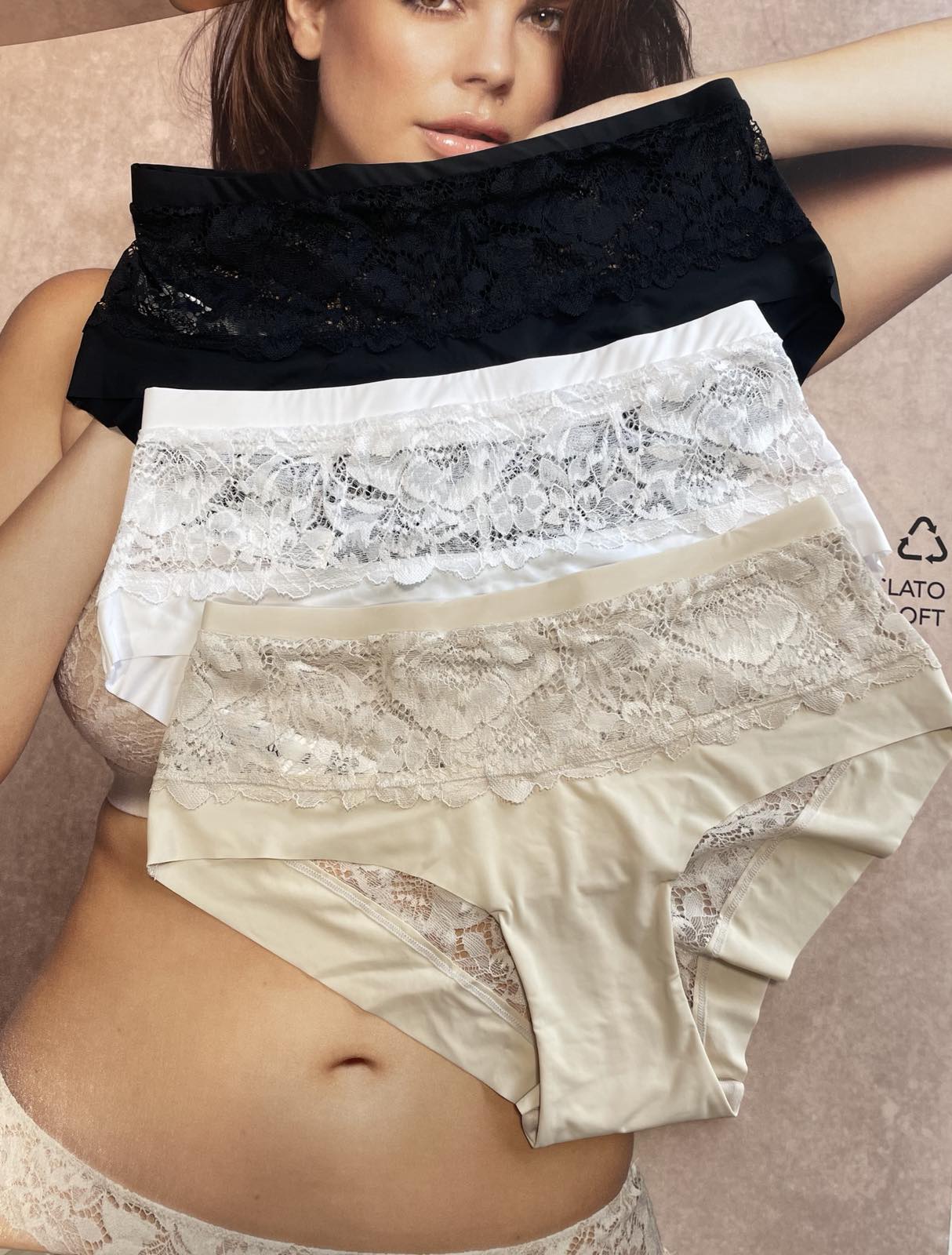 Луксозни лазерно рязани бикини от дантела и микрофибър Lormar Curvy колекция YOUR BODY